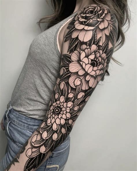 Skylar Vox Gets A Beautiful Floral Tattoo Sleeve!!! .